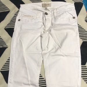 EXCELLENT CONDITION White Jean Capri pants